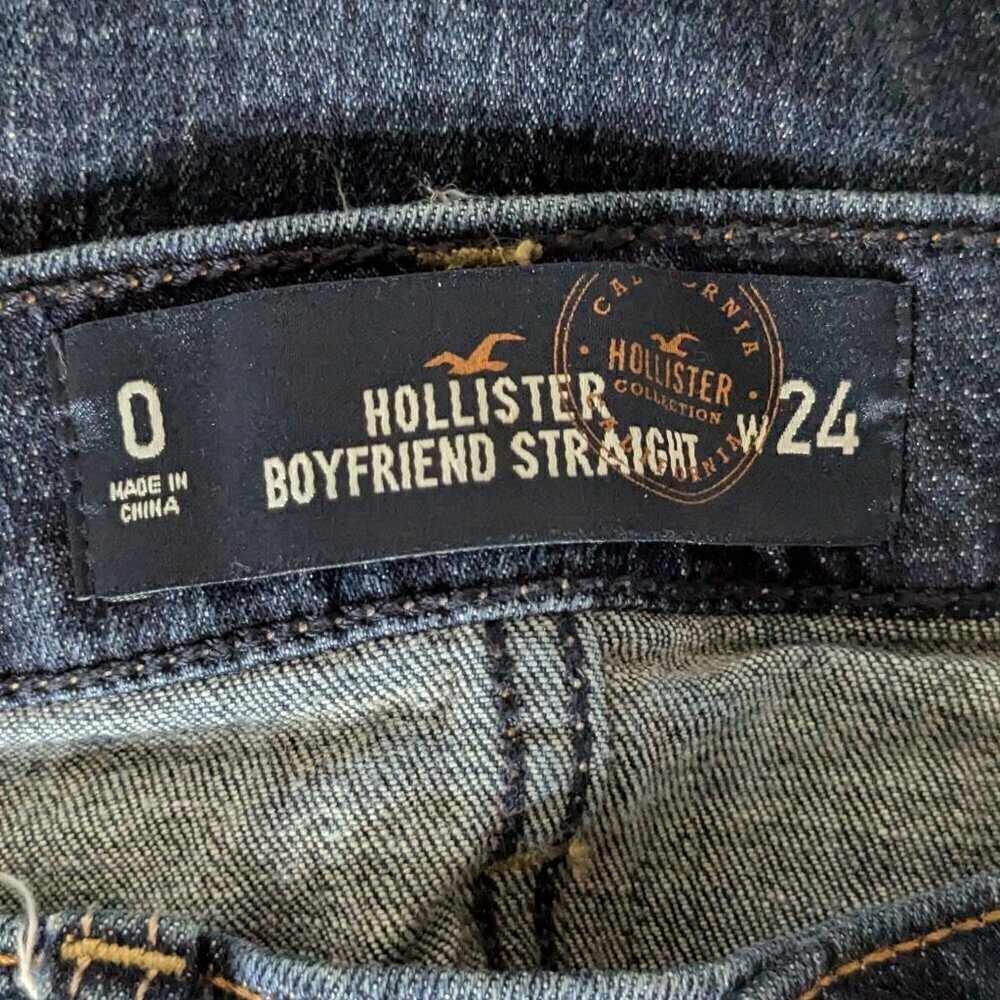 HOLLISTER Boyfriend Straight, Dark Wash Whisker, Distressed Jeans; Size 0 - Picture 3 of 5